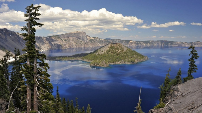 Wizard Island in Crater Lake National Park