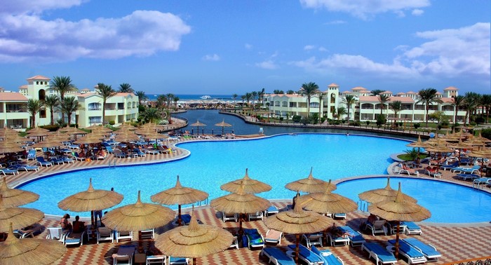 Resort with large swimming pool and palm trees