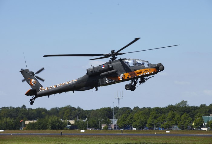 Apache Solo Display Helicopter
