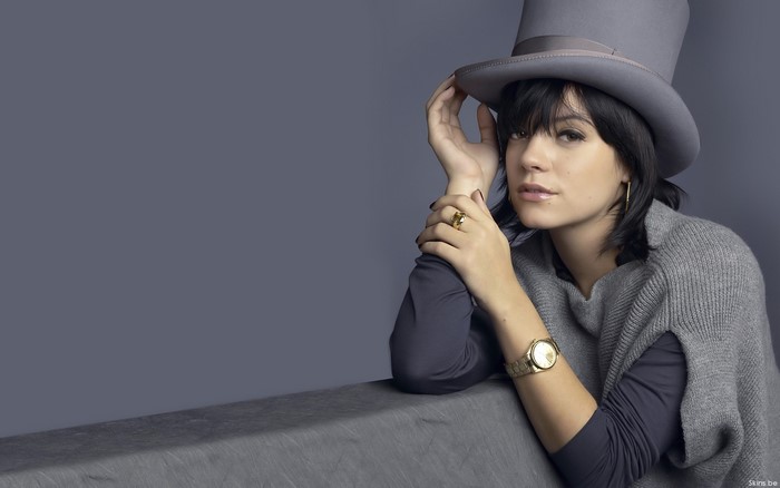 Lily Allen wearing a top hat