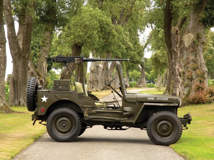 Military Jeep with Machine Gun