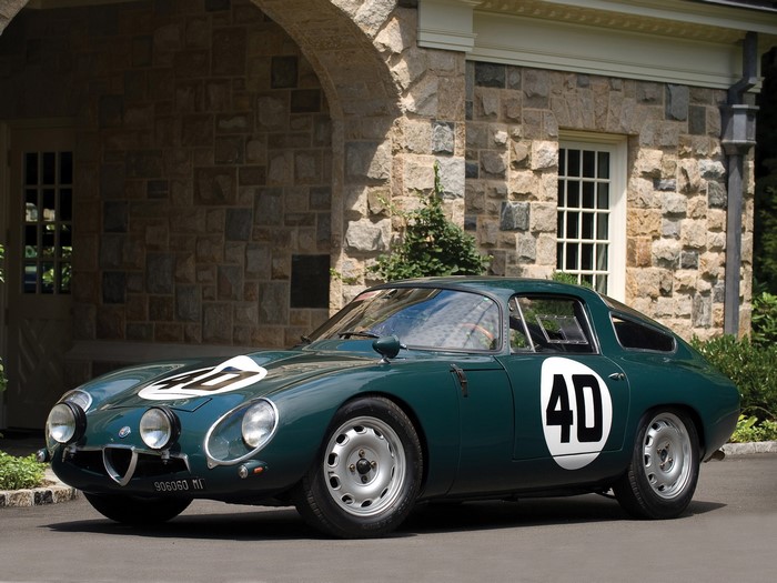 Green Alfa Romeo Giulia with number 40