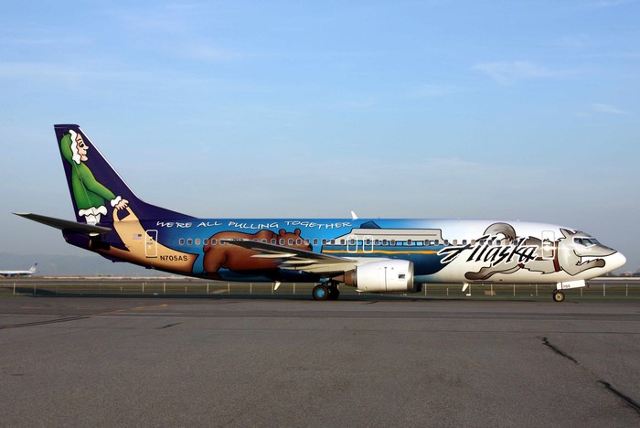 Alaska Airlines Boeing 737 with cartoon livery