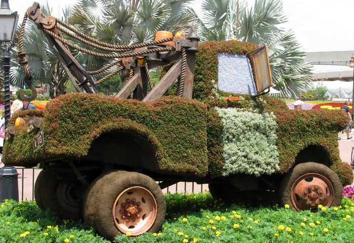 Tow Truck Topiary from Cars