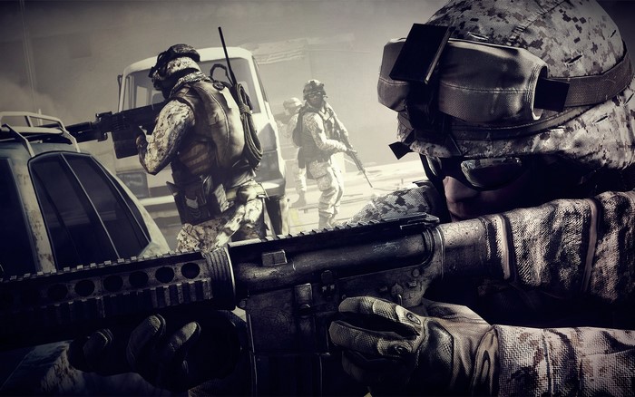Soldiers in camouflage aiming rifles in Battlefield
