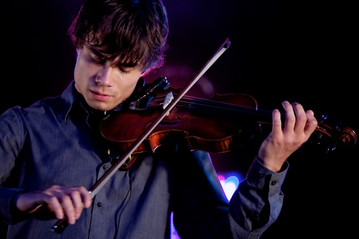 Alexander Rybak playing the violin
