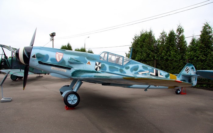 Messerschmitt Bf 109 airplane