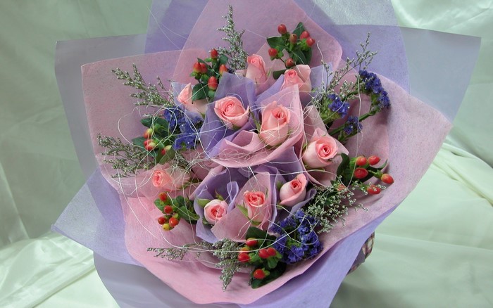 Pink Roses and Berries Bouquet