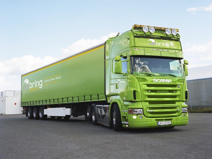 Green Scania R620 truck with Bring trailer