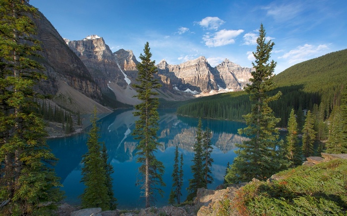 Moraine Lake and Valley of the Ten Peaks, Banff National Park