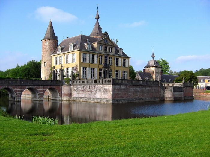 Castle s-Gravenzwezel in Belgium