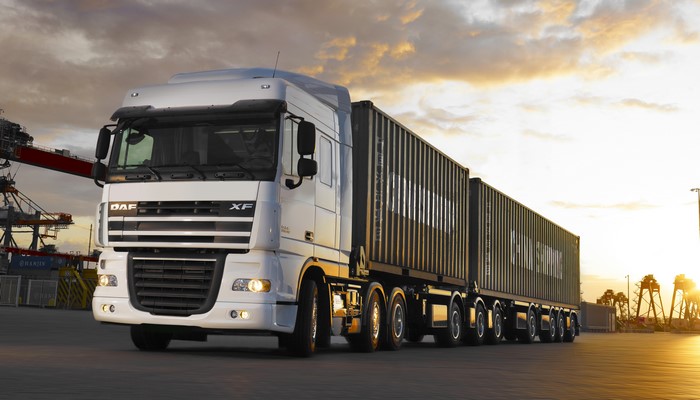 4K DAF XF Truck with Shipping Containers