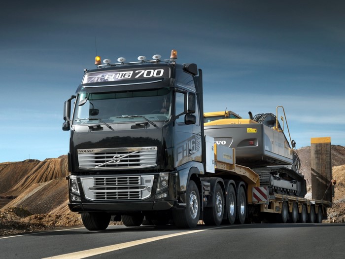 Volvo FH16 700 Truck Transporting Excavator