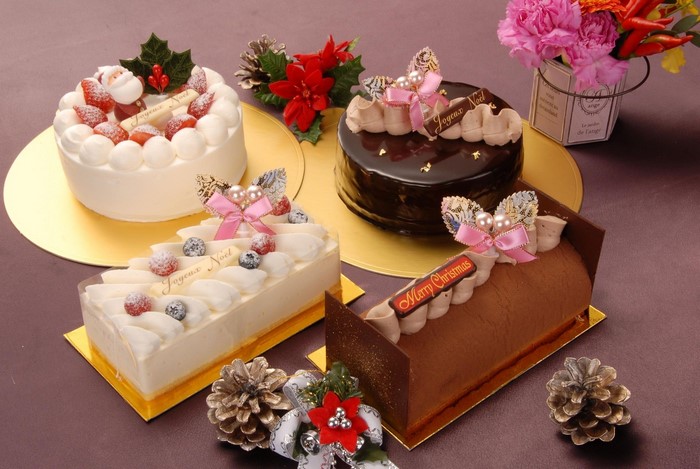 Christmas Cakes with Festive Decorations