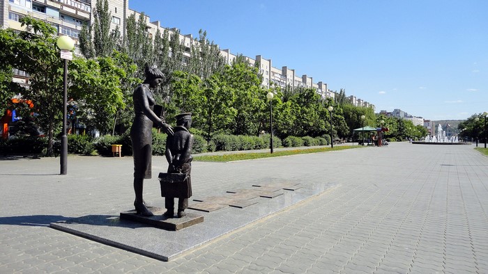 Monument to a teacher and student in Volgograd