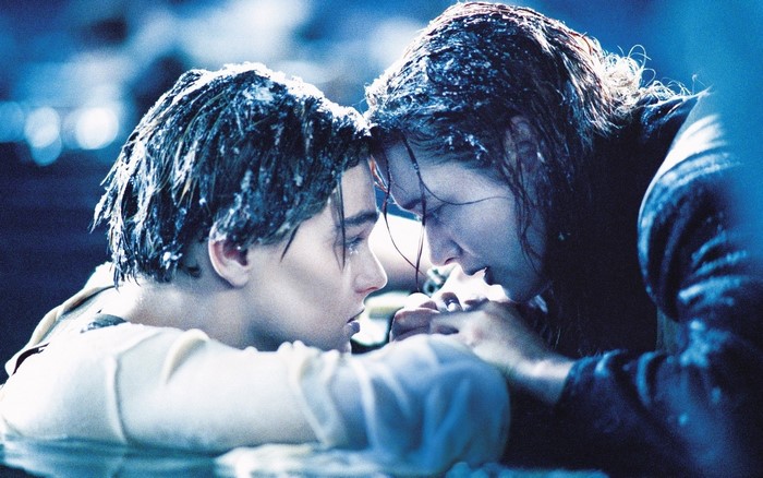 Jack and Rose from Titanic in the water