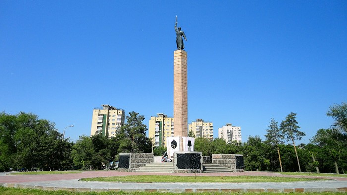 Monument with statue in Volgograd