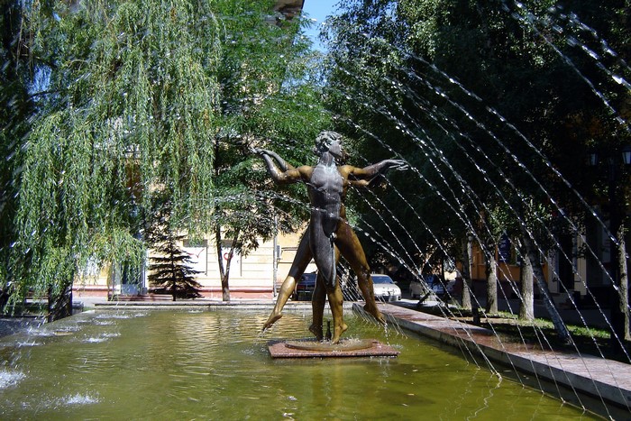Sculpture in a fountain in Volgograd