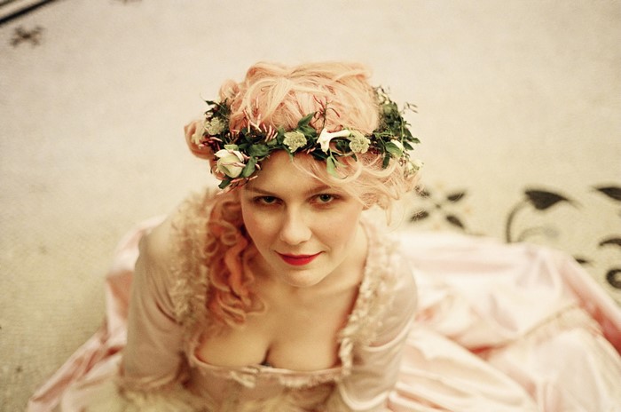Kirsten Dunst with pink hair and flower crown