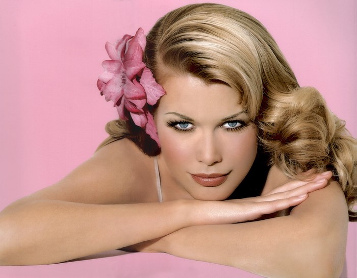 Claudia Schiffer with a pink flower in her hair