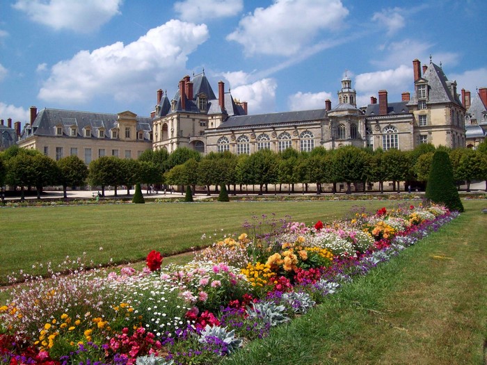 Chateau de Fontainebleau garden in France