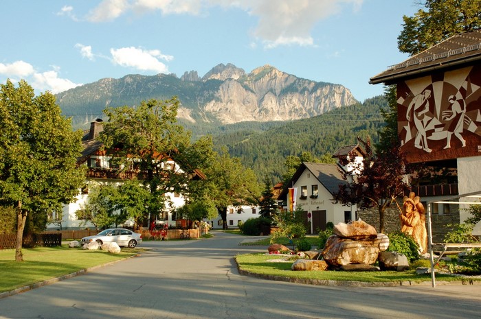 Rattendorf, Austria village with mountains