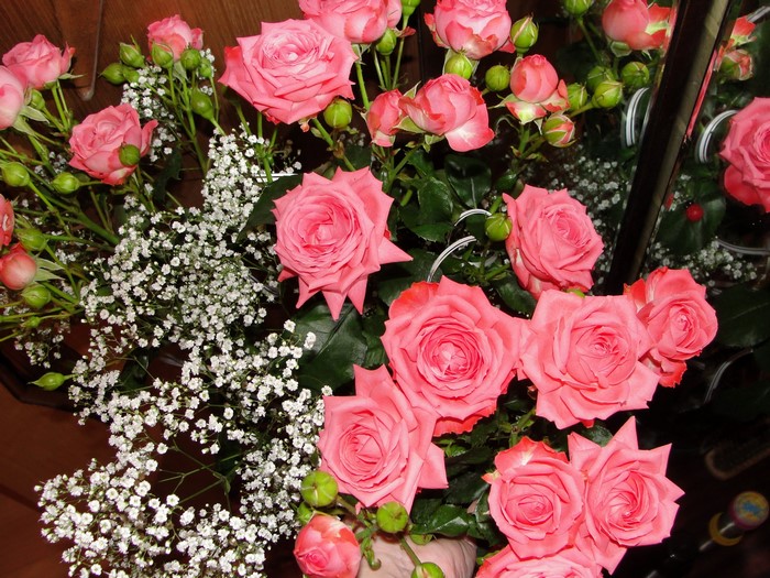 Pink roses and baby's breath bouquet