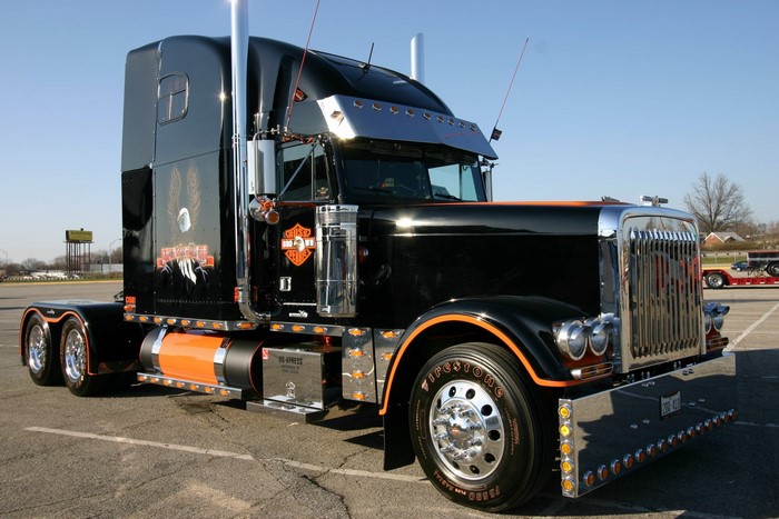 Black Harley Davidson Peterbilt Semi Truck