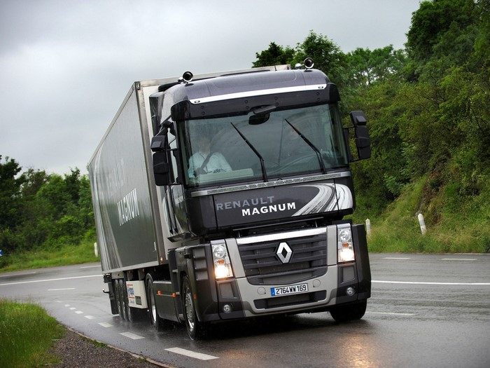 Renault Magnum truck driving on a wet road