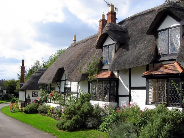 Thatched cottages in the United Kingdom