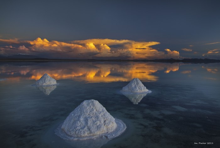 4K Salar de Uyuni Salt Piles at Sunset