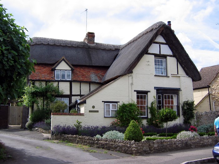 Thatched roof cottage in the United Kingdom