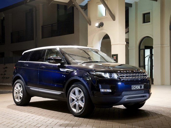 Blue Range Rover Evoque parked outside building