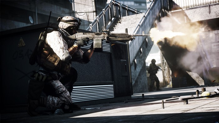 Soldier firing machine gun in Battlefield