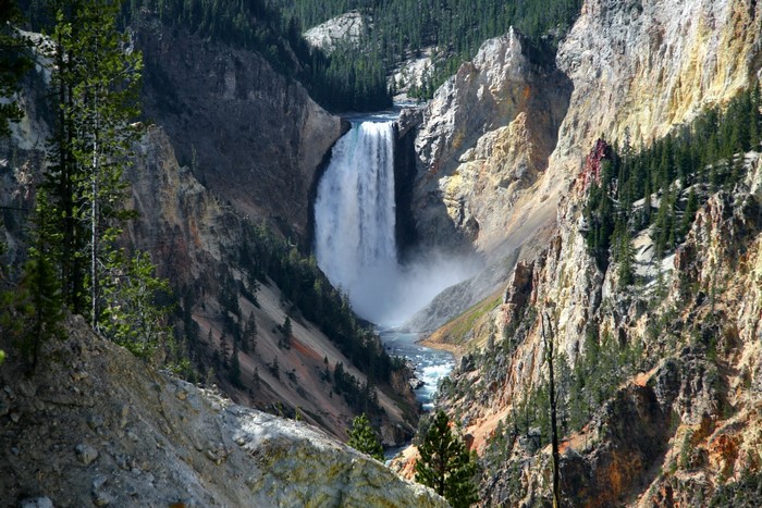 Lower Falls of the Yellowstone River in Grand Canyon of the Yellowstone, Yellowstone National Park, USA