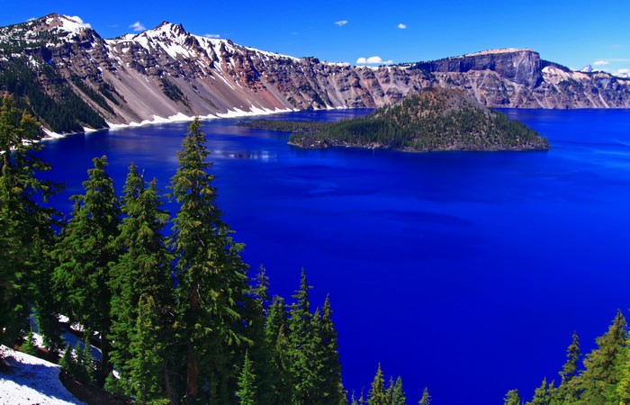 Crater Lake National Park Oregon with Wizard Island