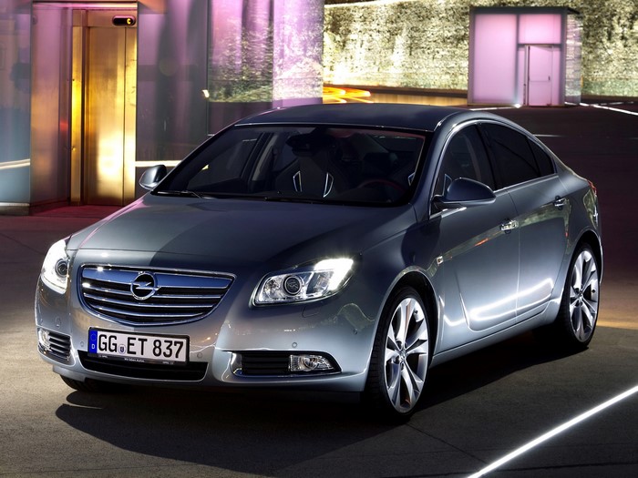 Opel Insignia sedan parked at night