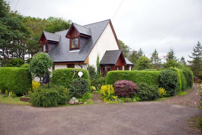House in the United Kingdom with garden