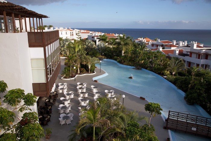 Resort with swimming pool and ocean view