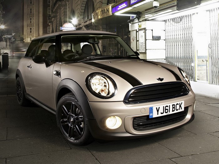 Mini One Baker Street car