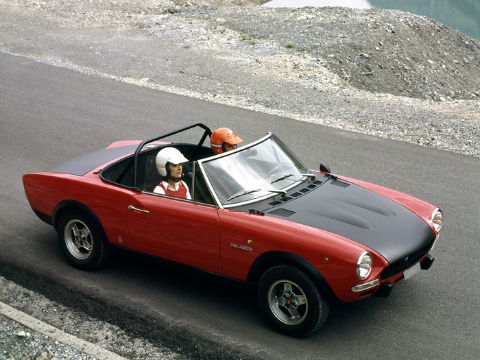 Fiat Abarth 124 Spider 1972 with two people