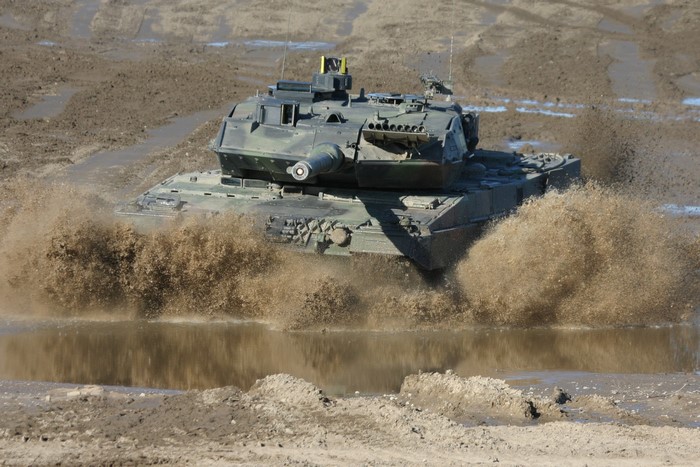 Leopard 2 tank driving through mud