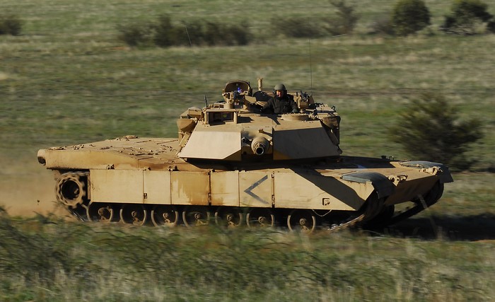Desert Tank with Crew