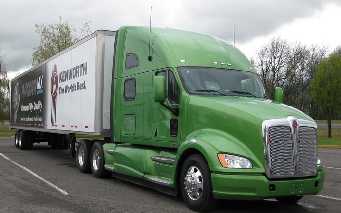 Green Kenworth T700 Semi-Truck with PACCAR MX Trailer