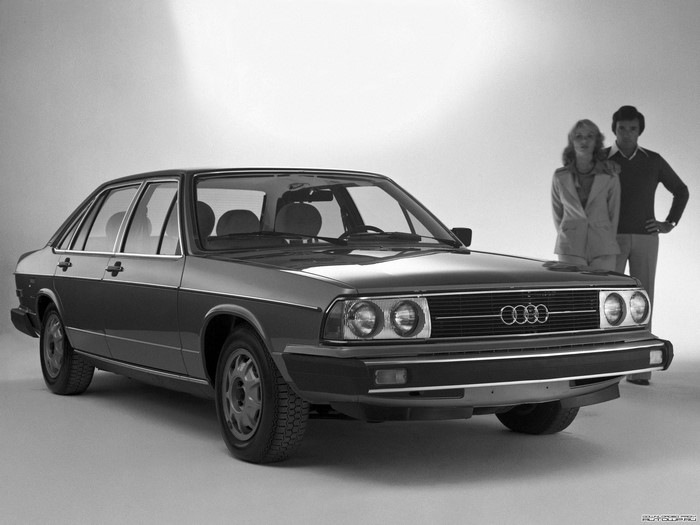 Audi 5000 1978 with a couple