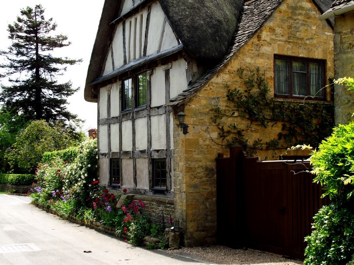 Thatched roof cottage with flowers in the United Kingdom