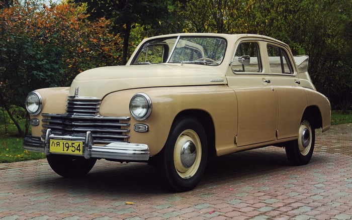 Retro two-tone beige GAZ-21 Volga car