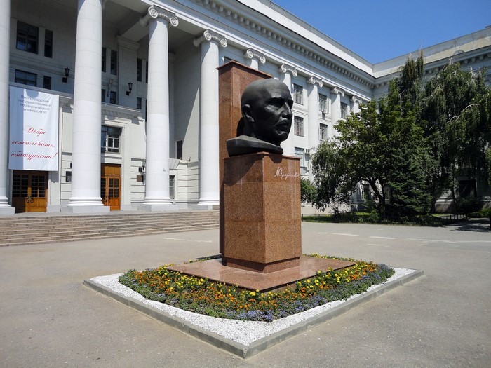 Bust of Lenin in Volgograd