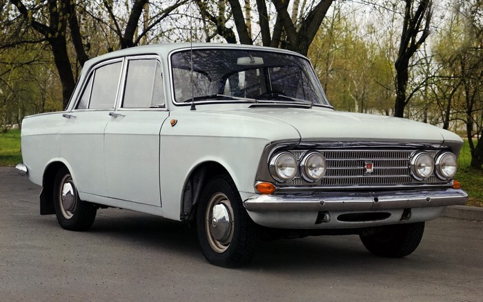 White Moskvich 2140 sedan parked outdoors
