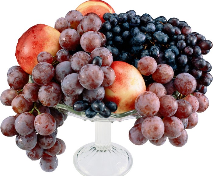 Fruit bowl with grapes and peaches
